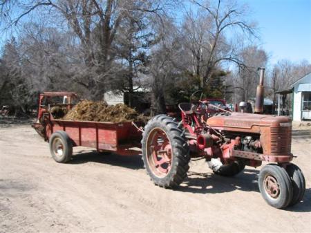 manure spreader and tractor 4