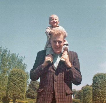 Clark - Terry on shoulders